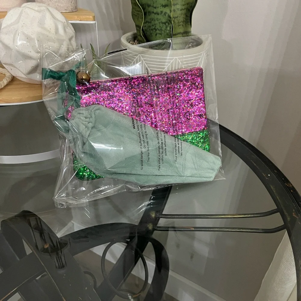 Ipsy glitter makeup bag w/13pcs Soft Makeup Brush Set for daily use.🌿🆕🌿